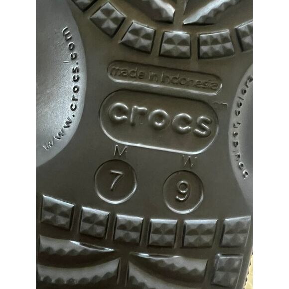 EUC Black Crocs Mens size 7 Women size 9 slip on comfy sandals - Picture 7 of 8